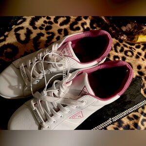 NWOT GUESS WHITE SNEAKERS W/pink accents-so ladies 8